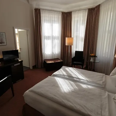 Πανσιόν Schlachtensee 3*